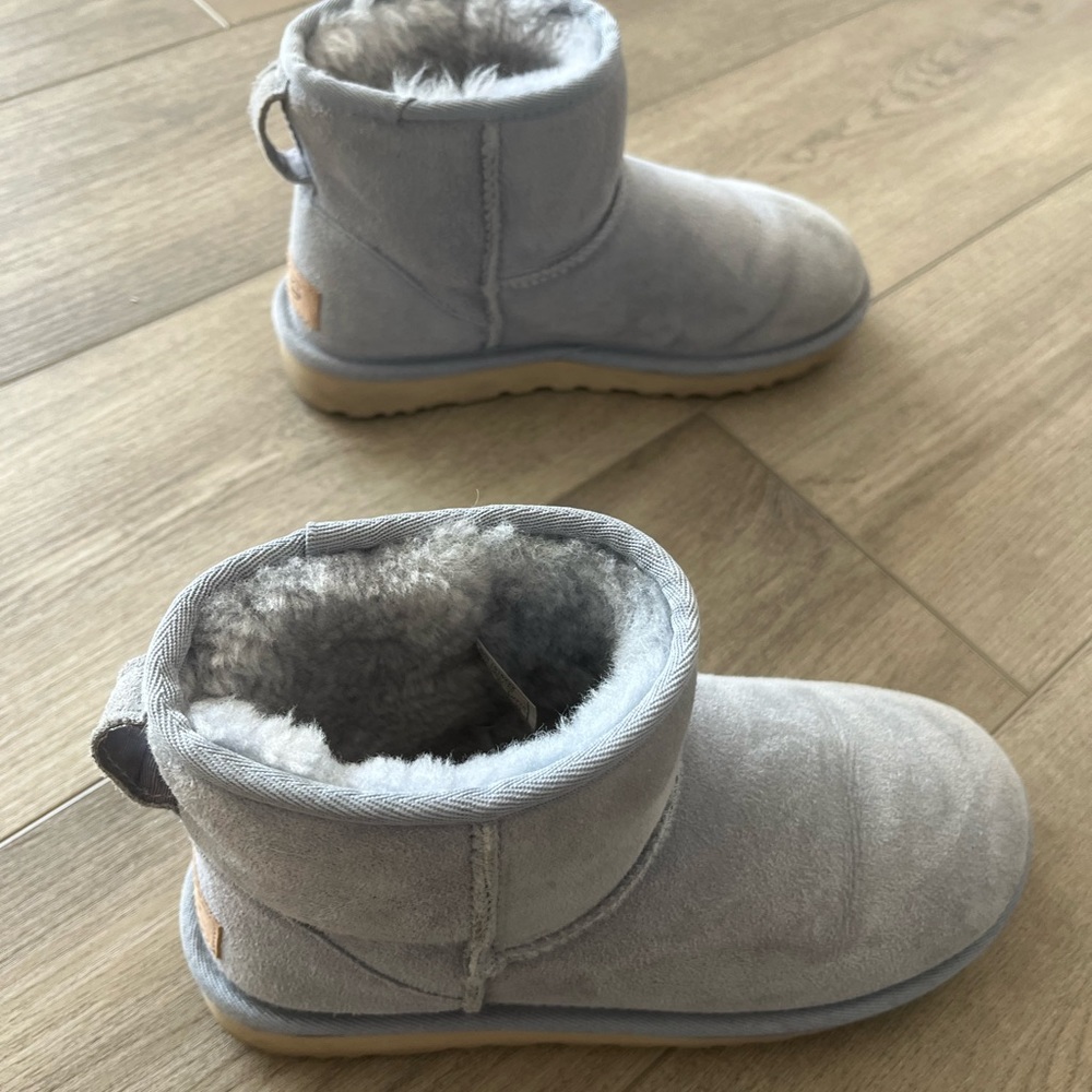 UGG Women’s Classic Mini II Winter Boots